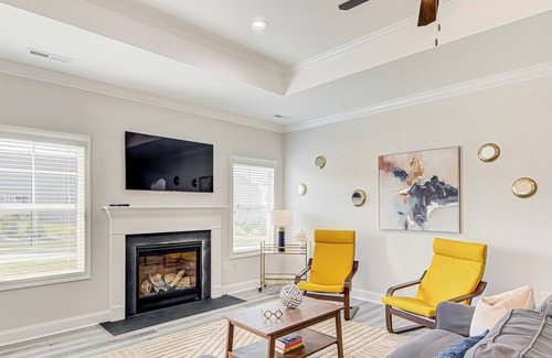 Whitsett Casa | 3 Bed/ 2 bath centrally located.