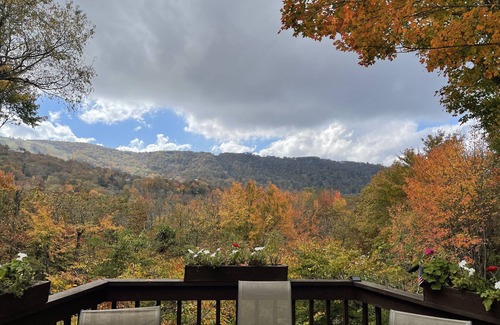 Beech Mountain Cabaña | 3 habitaciones / 2 baños para 6 personas, fácil acceso, excelente vista
