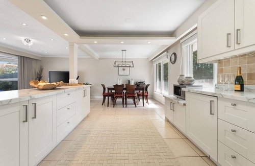 Richmond Hill Casa | 3 BED/2 BATH cozy BUNGALOW in prestigious neighborhood of Richmond Hill- sleep 6