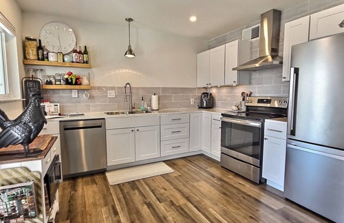 Albuquerque Casa | 3 Bed/2 Bath home sleeps 6! Near Nob Hill, UNM, Uptown Shopping & Dining + More!
