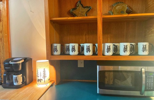 Cosby Casa | 3 Bed 2 Bath~Hot Tub~Fire Pit~Game Room~Popcorn Machine~Hammocks~Mountain Views.