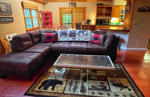 Cosby Casa | 3 Bed 2 Bath~Hot Tub~Fire Pit~Game Room~Popcorn Machine~Hammocks~Mountain Views.