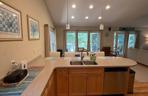 Henrico Casa | 3-bed, 2 Bath House on Lake Gaston