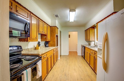 Commerce Casa | 3 bed 2 bath near the College