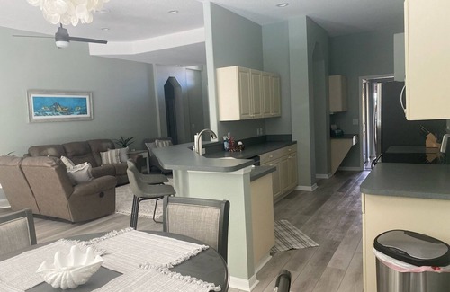 Venice Casa | 3-bed/2 bath pool home in Venice Florida! Beaches and downtown 5 minutes away