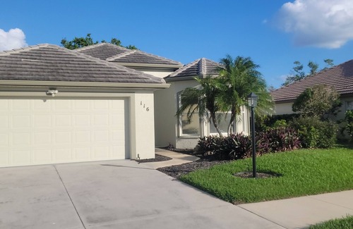 Venice Casa | 3-bed/2 bath pool home in Venice Florida! Beaches and downtown 5 minutes away