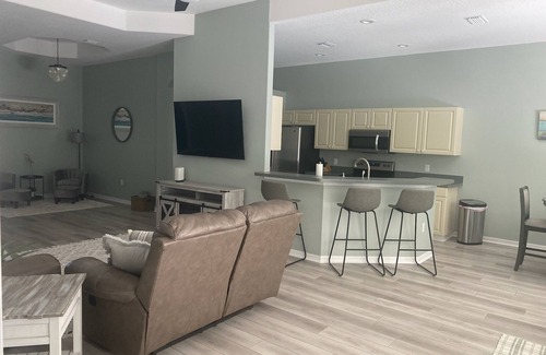 Venice Casa | 3-bed/2 bath pool home in Venice Florida! Beaches and downtown 5 minutes away