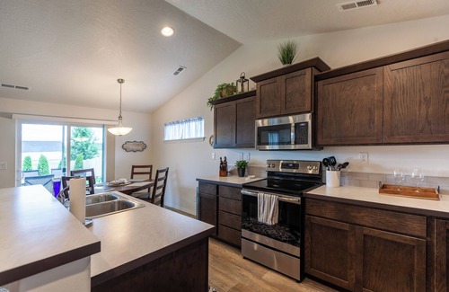 Rathdrum Casa | 3 bed / 2 bath residence nestled in a conveniently located family-friendly neighborhood.