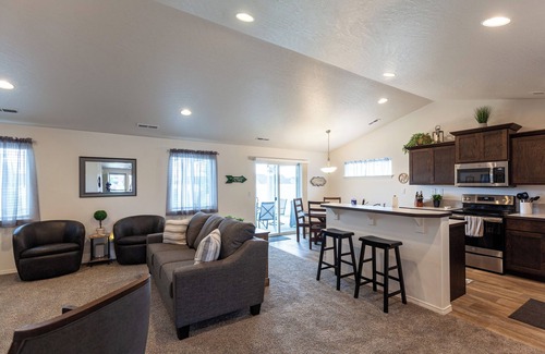Rathdrum Casa | 3 bed / 2 bath residence nestled in a conveniently located family-friendly neighborhood.