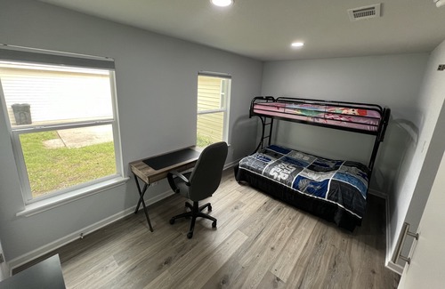 Clifton Casa | 3 bed, 2 bath walking distance from Lake Whitney and the Whitney Ridge resort!