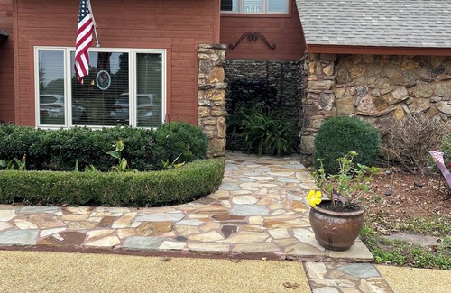 New Albany Casa | 3 bed 2 baths upstairs in home with heated indoor/outdoor pools New Albany