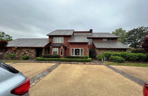 New Albany Casa | 3 bed 2 baths upstairs in home with heated indoor/outdoor pools New Albany
