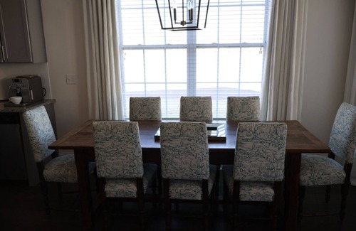 Oxford Condominio | 3 bed/3.5 bath end unit Condo in Oxford. 2 miles from the Square and Campus.