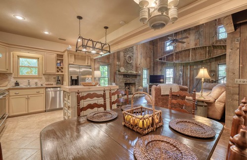 Choestoe Cabina | 3 Bed/ 3.5 Bath on the River, Firepit, Firetable, CornHole, Amazing Location!!!