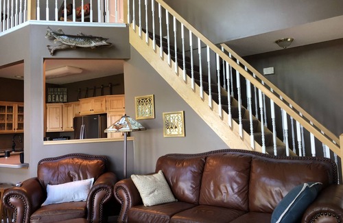 Nisswa Cabina | 3 habitaciones 3 baños Roy Lake Cabin en Gull Lake Chain ¡Frente al campo de golf!
