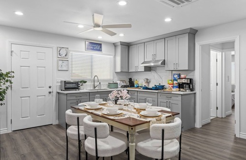 Mira Mesa Casa | 3-Bed 3-Bath, Gated Yard, King Bed, Prime Location