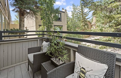 Aspen Condominio | 3 Bed/3 Bath In Town Aspen Luxury King & 2 Queen Bed W/D AC Parking Balcony Wifi