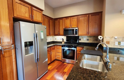Southwest Berkeley Casa | 3 bed, 3 bath modern townhome in San Francisco Bay Area