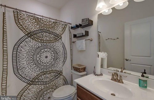 Woodbridge Casa | 3 Bed | 3 Bath Townhome - 20 miles to DC!