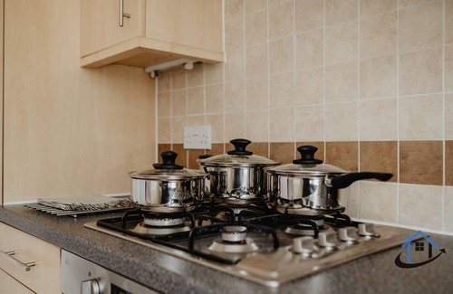 Derby Casa | 3 bed and 3 bath townhouse, free parking, sleeps 6