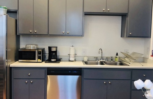 Yuba City Condominio | ¡3 Bed Apt con todas las comodidades del hogar! Desenchufa y quédate Cosy @ Misha’s CozyHaven