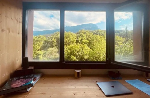 Arruazu Chalet De Esquí | 3-Bed Artist Chalet near San Sebastian, Sleeps 6