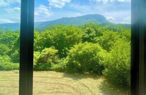 Arruazu Chalet De Esquí | 3-Bed Artist Chalet near San Sebastian, Sleeps 6