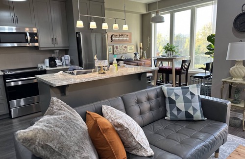 Welland Casa | 3-Bed Beauty with Scenic Backyard Views In Niagara