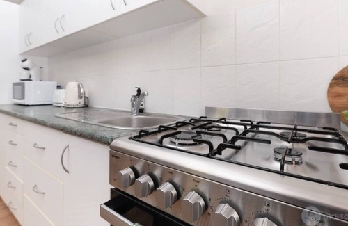 Woolloongabba Apartamento | 3 Bed Budget Brisbane Gem With Parking Near Gabba