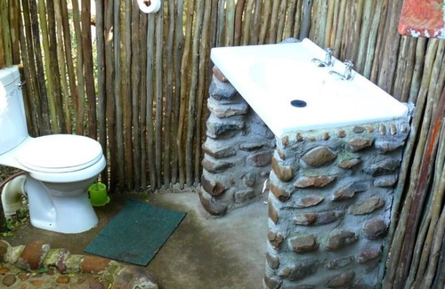 Thorny Bush Game Reserve Cabina | Carpa de 3 camas debajo de 3 árboles, para pareja más acompañante. Sonidos de león/hiena gratis