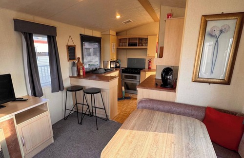 Rhyl Chalet De Esquí | 3 Bedroom, 8 Berth, cosy static family caravan