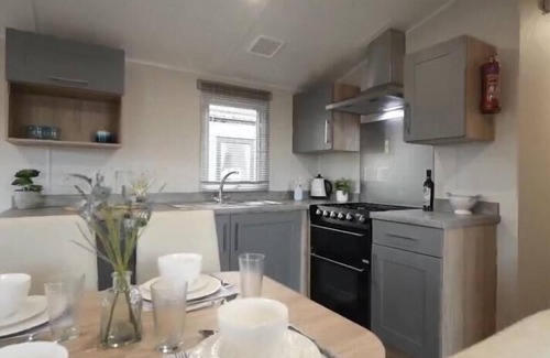 Colchester Chalet De Esquí | Charming 3-Bed Caravan in Colchester Mersea island