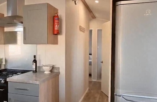 Colchester Chalet De Esquí | Charming 3-Bed Caravan in Colchester Mersea island