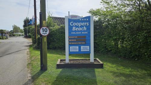 Colchester Chalet De Esquí | 3 Bed Caravan - Sleeps 6 - Parking - Wifi