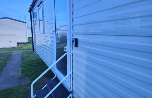 Colchester Chalet De Esquí | 3 Bed Caravan - Sleeps 6 - Parking - Wifi