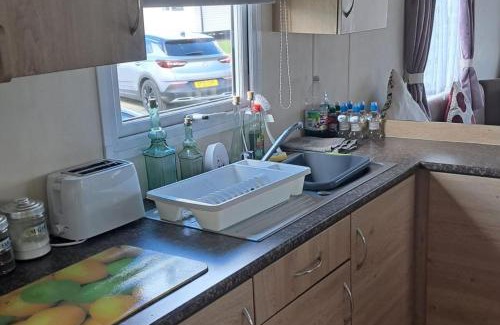 Rhyl Chalet De Esquí | 3 Bed Caravan - Sleeps 8 - Pets - Parking - Wifi