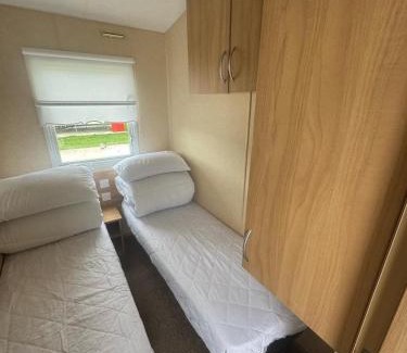 Kinmel Bay Chalet De Esquí | 3 Bed Caravan - Sleeps 8 - Pets - Parking