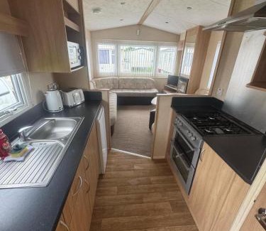 Kinmel Bay Chalet De Esquí | 3 Bed Caravan - Sleeps 8 - Pets - Parking