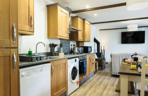 Falmouth Cabaña | 3 bed cottage nr Falmouth/Helford River with shared pool/hot tub