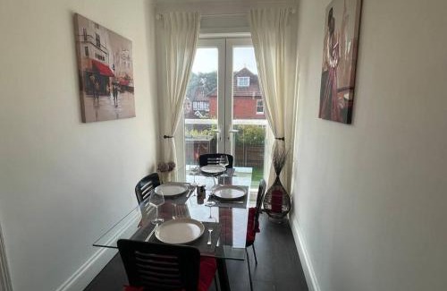 Westbourne Apartamento | 3 bed flat+parking- by beaches