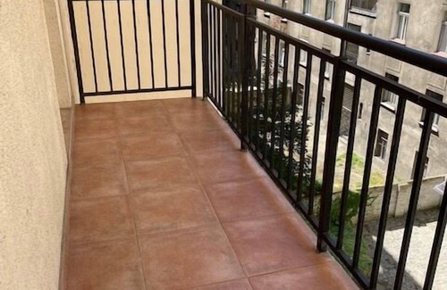 Andel Apartamento | 3 Bed Flat - Sleeps 10 - Pets - Smoking on terrace