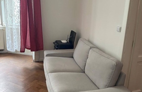 Andel Apartamento | 3 Bed Flat - Sleeps 10 - Pets - Smoking - Parking