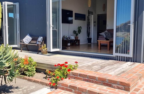 Birdlings Flat Casa | 3-bed gem in Birdlings Flat with stunning lake & ocean views – a rare retreat!