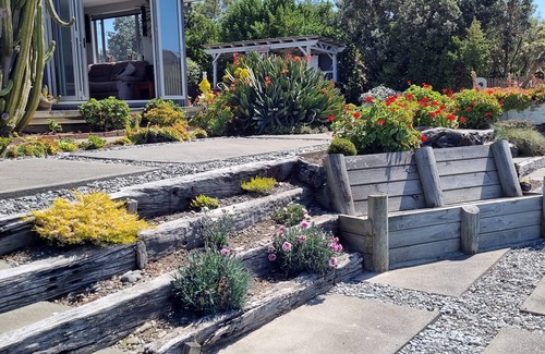 Birdlings Flat Casa | 3-bed gem in Birdlings Flat with stunning lake & ocean views – a rare retreat!
