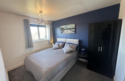 Stoke-on-Trent Casa | 3 Bed Home for Contractors & Relocators with Parking, Garden & WiFi 30 mins to Alton Towers