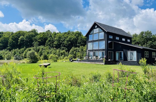 Barton Casa | 3 Bed Home on Horse Farm