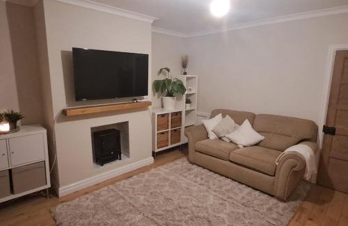 Canton Casa | 3 Bed Home sleeps 6 in Heart of Cardiff Free Parking