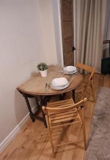 Canton Casa | 3 Bed Home sleeps 6 in Heart of Cardiff Free Parking