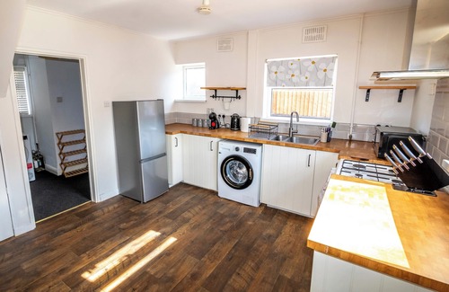 Stoke-on-Trent Casa | 3 Bed Home - Sleeps 8 - Stoke City fc - Parking