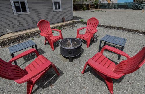 Berkley Casa | 3 bed home with huge yard near Hidden Lake